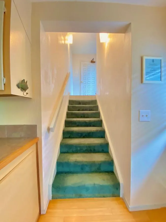 Beachfront 1 Bedroom Condo With Private Beach, Pool, Hot Tub Pahala